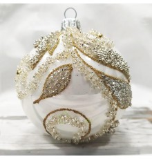 Новогодний шар 8 см Д-393 белый опал (ручная работа)