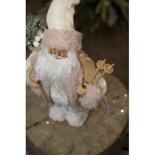 Дед Мороз в розовой шубке с лыжами и подарками, 30 см (21835-30) Дед Мороз в розовой шубке с лыжами и подарками, 30 см (21835-30)